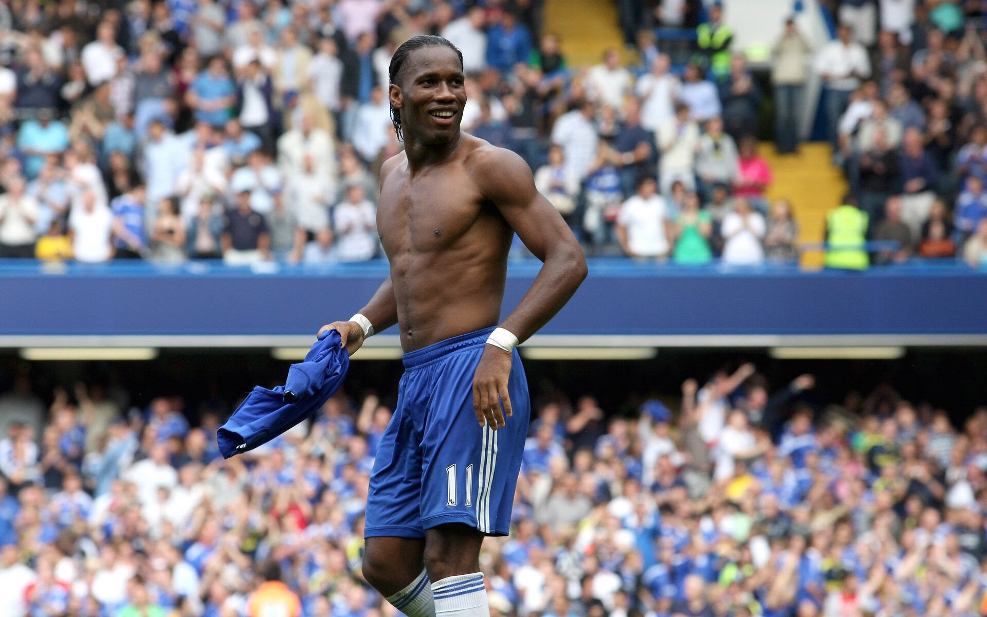 伊普斯维奇城防线稳固，力求保级，伊普斯维奇球衣