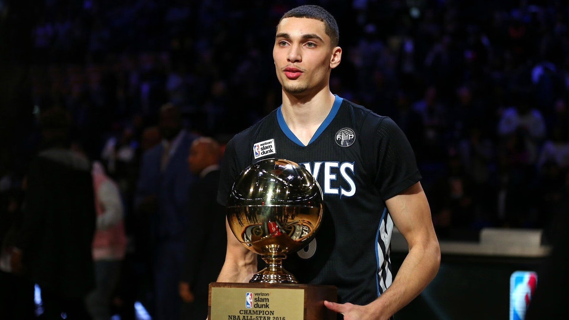 李轩豪在“湾区杯”象棋大棋士赛中战胜卫冕冠军杨楷文